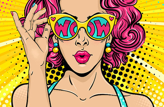 Illustration im Comicstil: junge Frau mit Sonnenbrille. In den Gläsern spiegelt sich das Wort „wow“.